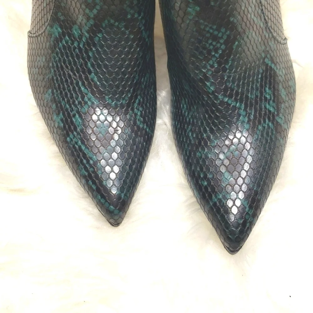Shoedazzle Daiane Pointed-Toe Bootie 10 Ponderosa Pine green black